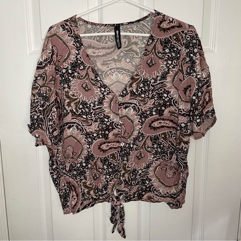 Lord and Taylor Design Lab Paisley tie front blouse. 1X